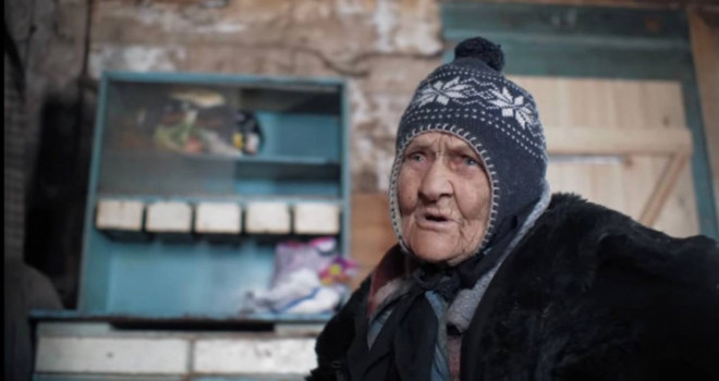 Луцькі волонтери нагріли самотню бабусю (відео)