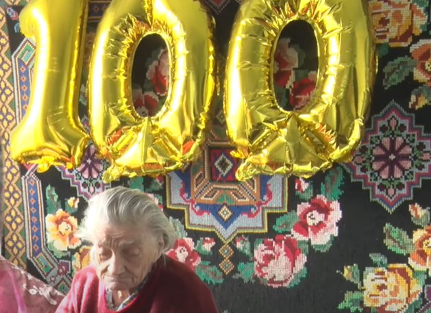 Не бачить і майже не чує: волинянка відсвяткувала 100-річний ювілей (відео)