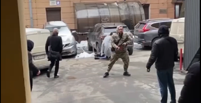 У центрі Києва трапилась масштабна стрілянина: затримали 14 осіб (відео)