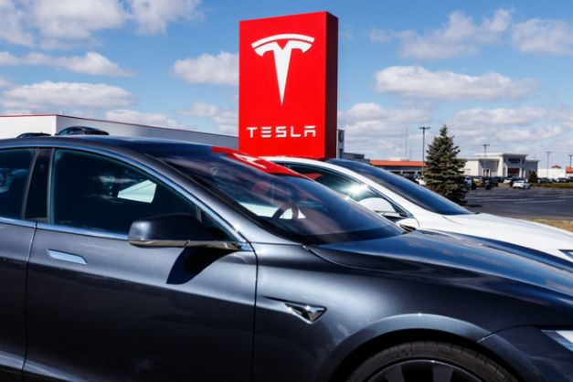 Не зупинявся на перехрестях: електроавтомобілі Tesla змінять налаштування автопілота