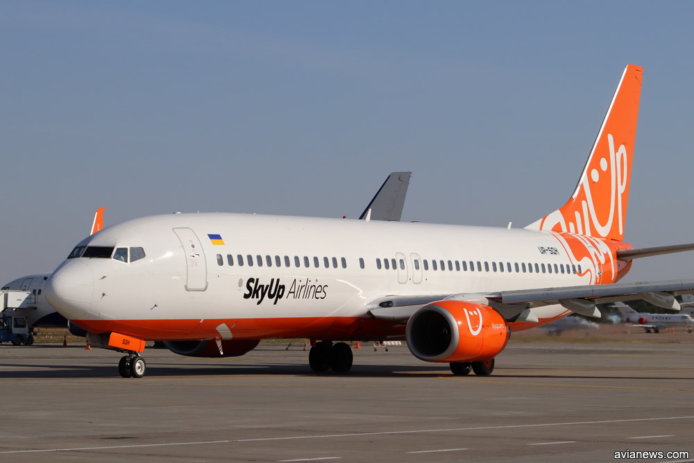 Літаку SkyUp з українцями на борту не дозволили сісти в Україні: чому це сталося