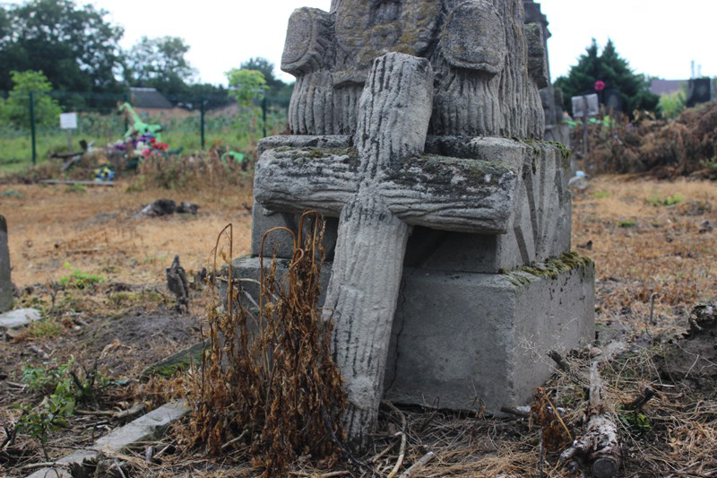 На Волині з цвинтаря вкрали пам'ятник комуністу