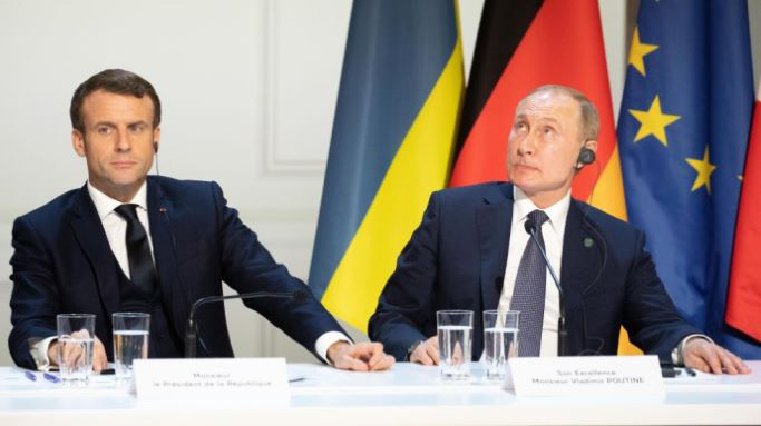 Макрон і Путін  домовилися спробувати домогтися припинення вогню на сході України