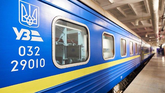 Укрзалізниця запускає 7 евакуаційних потягів з Києва в західному напрямку