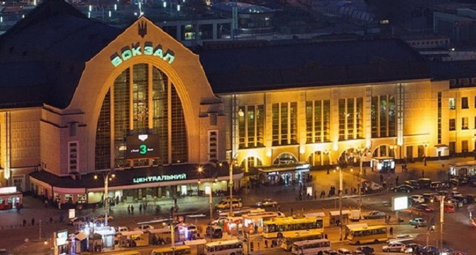 У Києві через близькість обстрілів знеструмили Центральний залізничний вокзал
