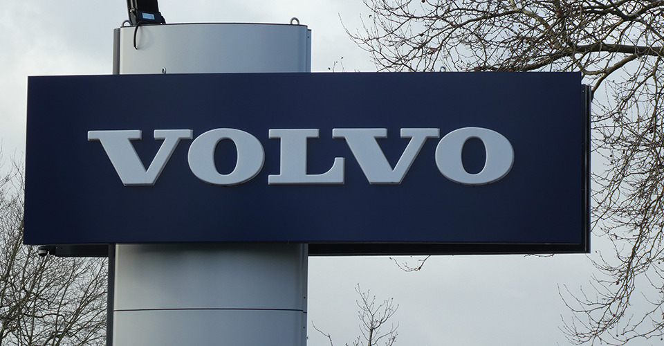 Через вторгнення в Україну Volvo зупинив випуск машин в Росії
