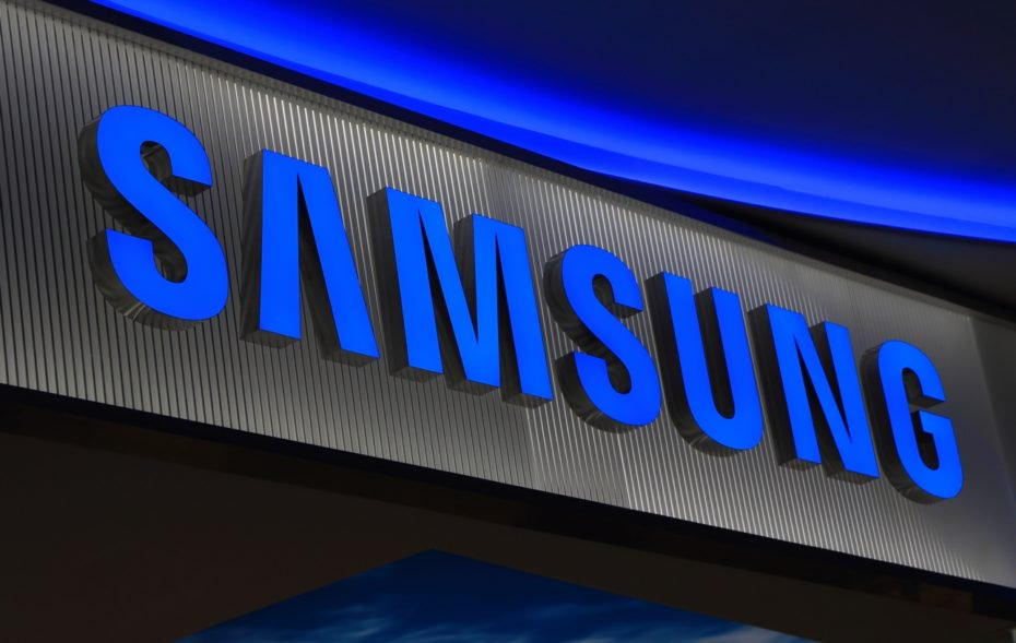 Samsung призупиняє постачання телефонів та чіпів до Росії