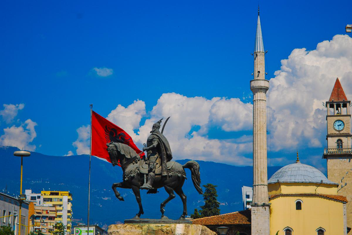 Столиця Албанії перейменує на «Вільну Україну» вулицю, де розташоване посольство РФ