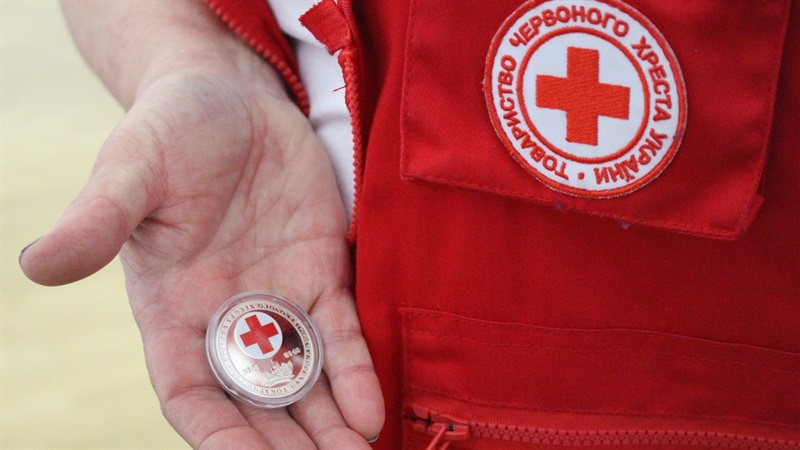 Червоний Хрест забороняє Україні користуватися своєю емблемою, – Зеленський