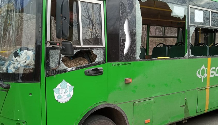 На Миколаївщині російські терористи розстріляли мікроавтобус з виховательками дитбудинку