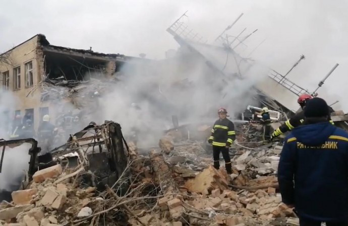 З-під завалів аеропорту у Вінниці витягли 10-ту жертву