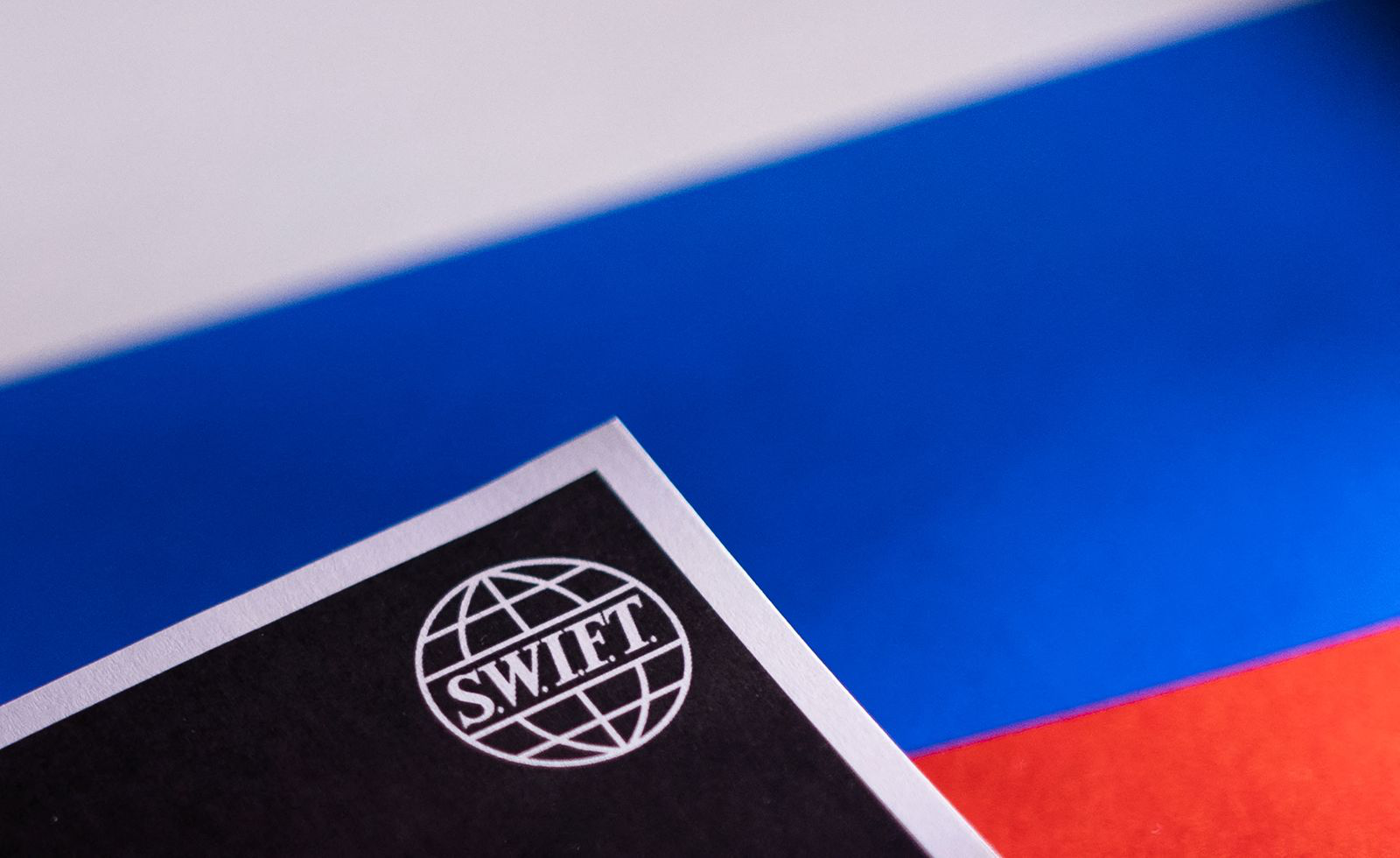 Відключити РФ від SWIFT повністю: У США та Великій Британії планують додаткові санкції