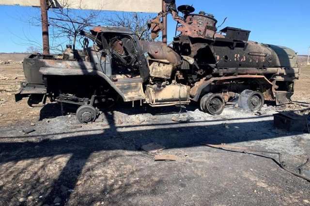 Українські військові знищили колону забезпечення ворога (фото)