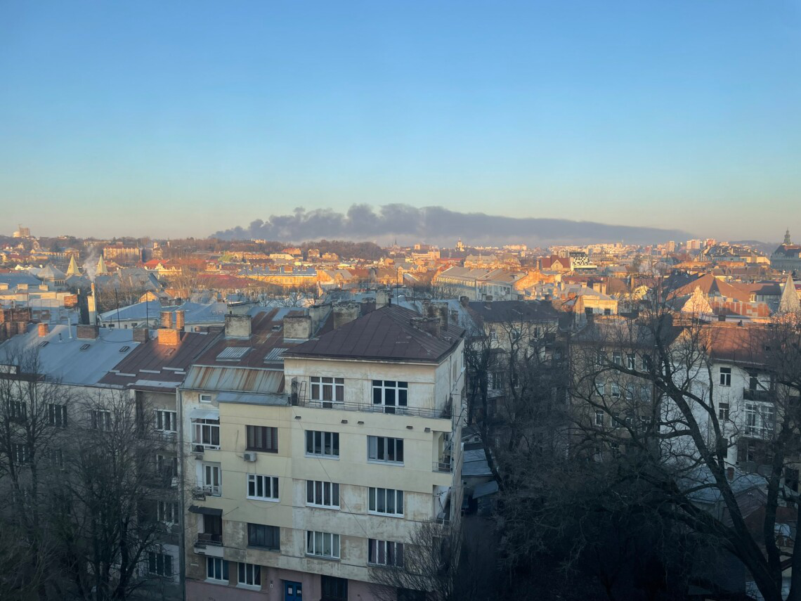 У Львові пролунали потужні вибухи (відео)