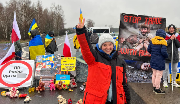 Українські активісти домоглися виведення з території ЄС фур з рф та Білорусі (відео)