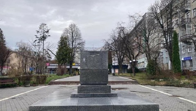 В Україні почали зносити пам'ятники Пушкіну (фото)