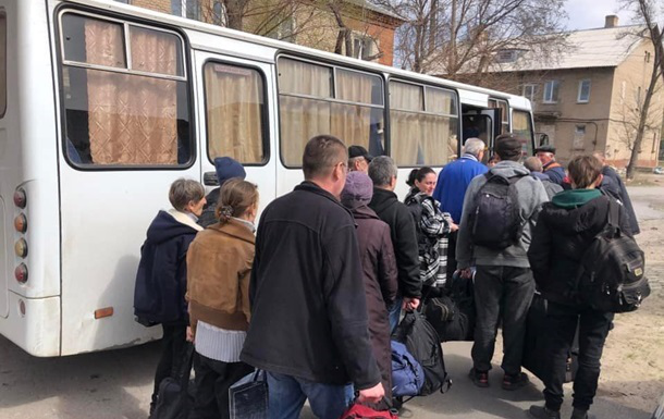 З Маріуполя евакуювали 4 автобуси людей