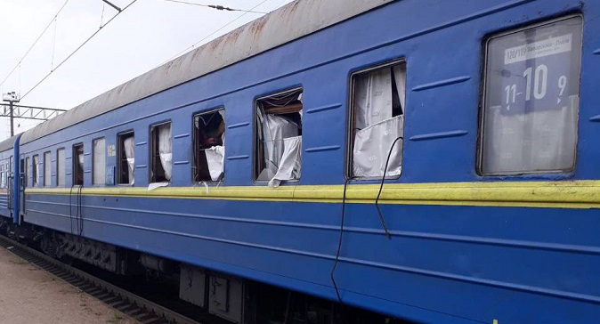 У вагонах поїзда Запоріжжя – Львів вибухова хвиля повибивала вікна (фото)