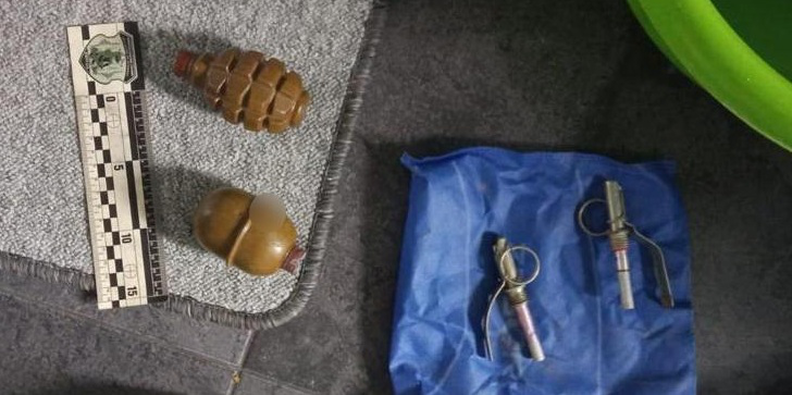 У помешканні 45-річного волинянина знайшли дві гранати: РГД-5 та Ф-1 (фото, відео)