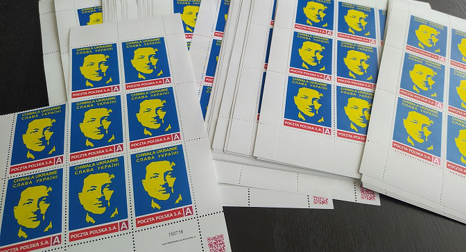 У Польщі випустили марки з портретом Зеленського – їх розібрали за години (фото)