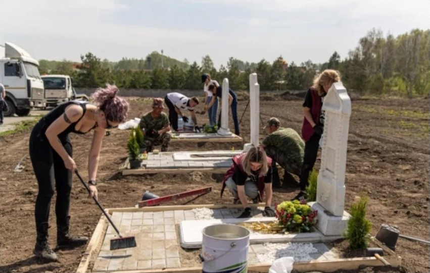 Переможець забрав 20 тисяч рублів: в сибіру пройшов конкурс з прикрашання могил (фото)
