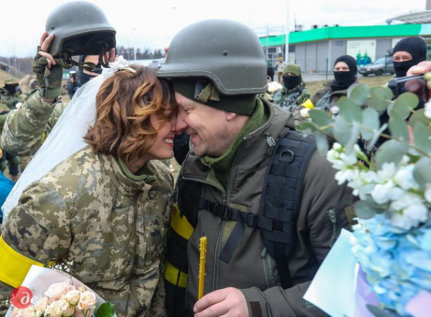 Під час війни українці стали частіше одружуватись