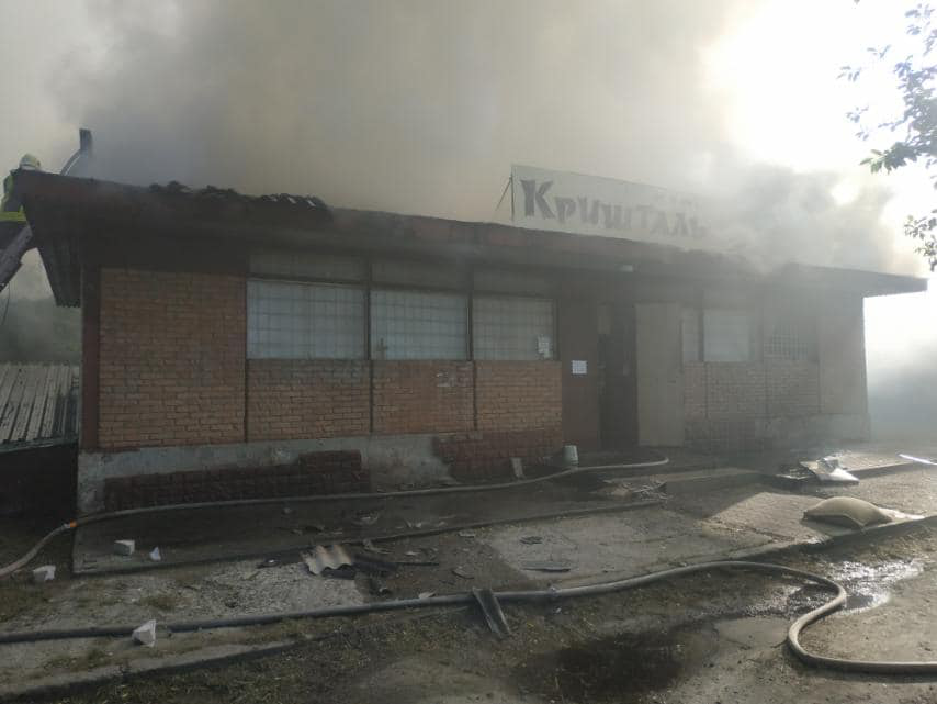Назвали ймовірну причину пожежі у луцькому кафе (фото, відео)