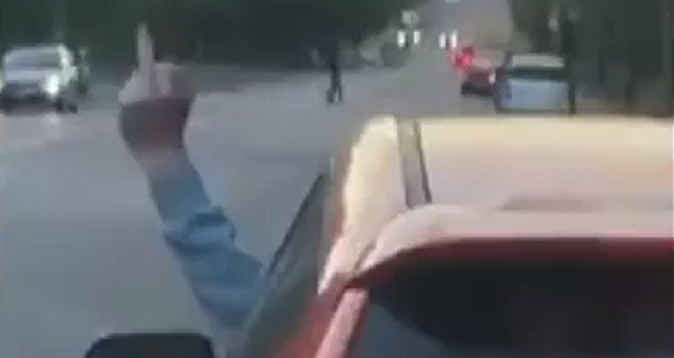 У Луцьку водій «мазди» з харківськими номерами хамив і порушував ПДР (відео)