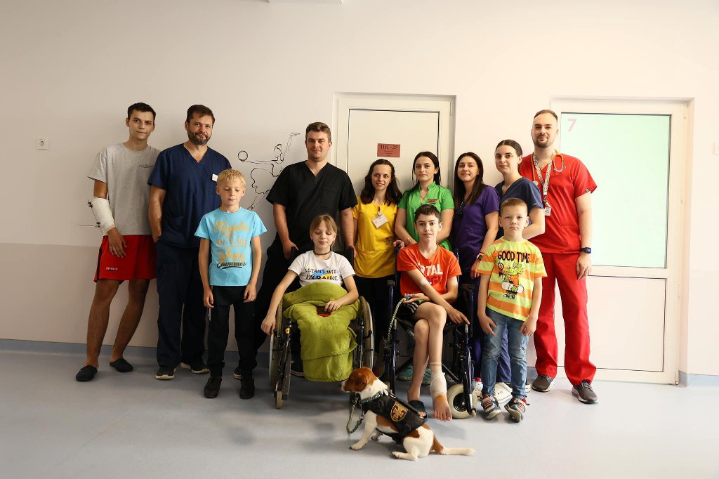 Пес Патрон відвідав дітей у Львівському шпиталі (фото)