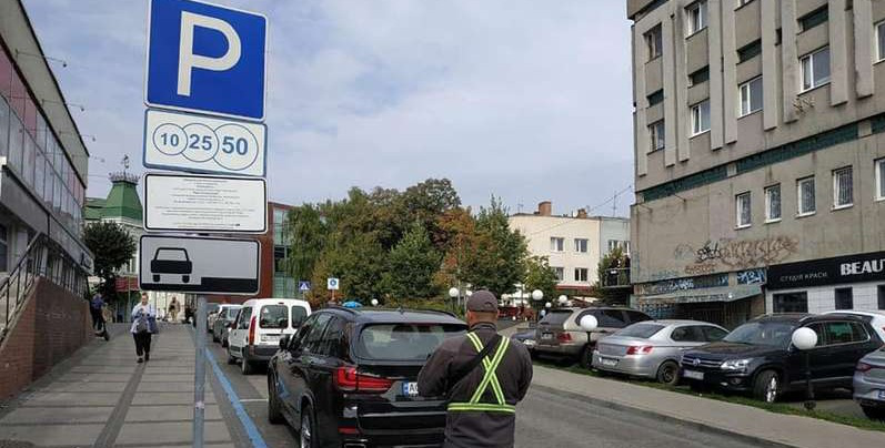 Війна – не перешкода: у Луцьку планують відкрити ще три платні парковки (відео)