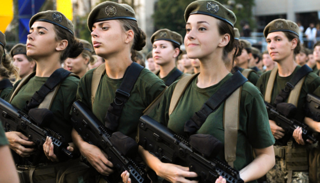 Російська пропаганда поширює фейк про мобілізацію жінок в Україні