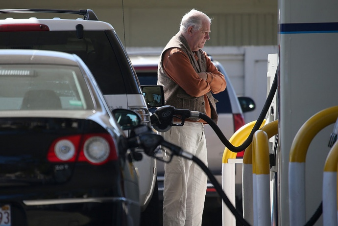 У США ціни на бензин сягнули найвищої точки за історію