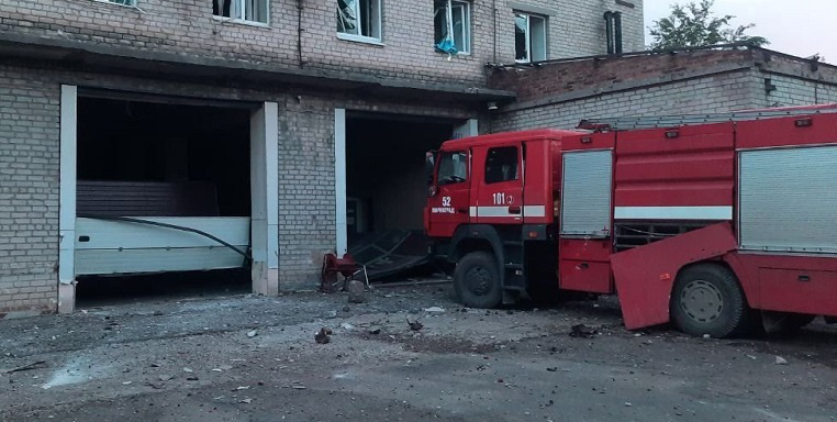 Порушили Женевську конвенцію: окупанти обстріляли пожежно-рятувальну частину на Донеччині (фото)