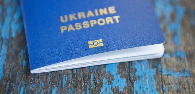 Українці зможуть за кордоном оформляти ID-картки та паспорти