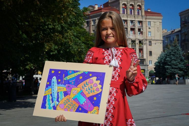 На аукціоні продали картину 11-річної волинянки – ескіз марки «Українська мрія»
