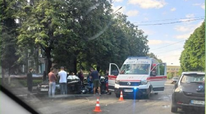 ДТП у центрі Луцька: постраждав 20-річний мотоцикліст