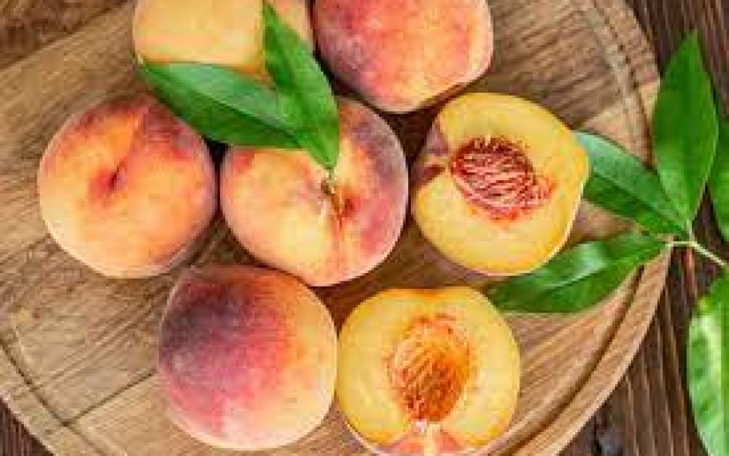 Чому потрібно їсти персики: антидепресант та інші корисні властивості фрукта
