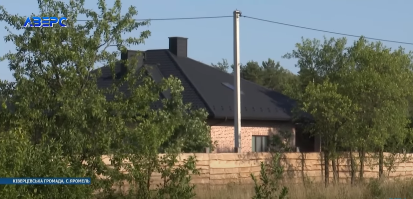 Підприємець скупив майже всю нерухомість у селі в Луцькому районі (відео)