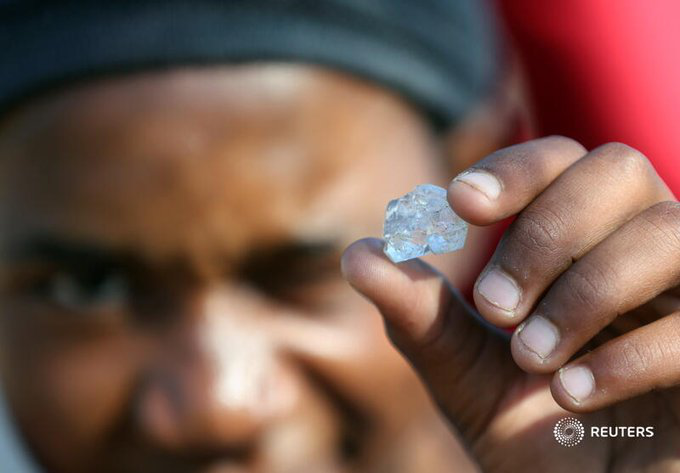 В Анголі знайшли найбільший рожевий діамант за останні 300 років
