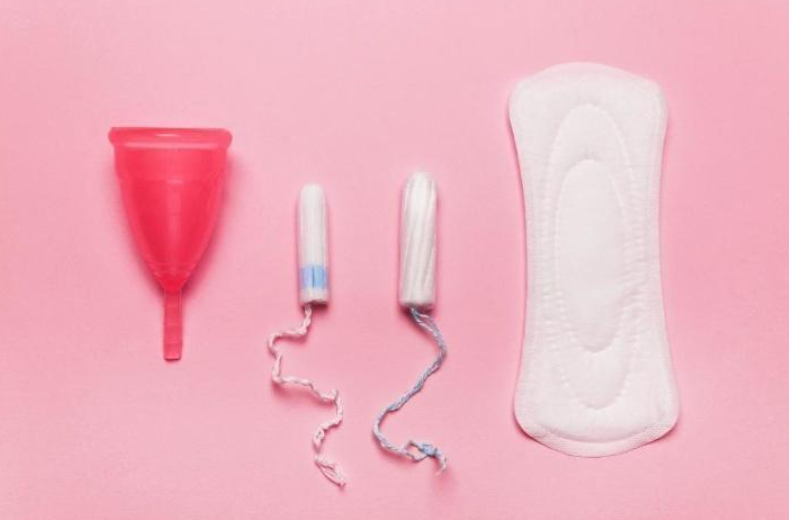 Перша в світі: Шотландія безплатно видаватиме жінкам засоби гігієни, необхідні під час менструації