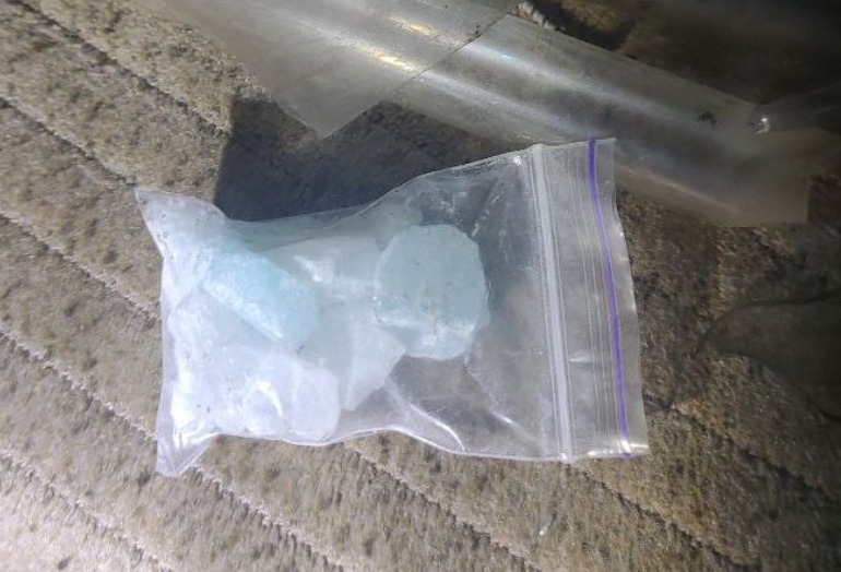 Ґанджа та кристали: в ковельському гаражі впіймали наркоманів (фото)