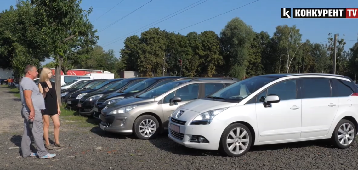 Недорогі французькі авто: що коїться на луцькому авторинку (відео)