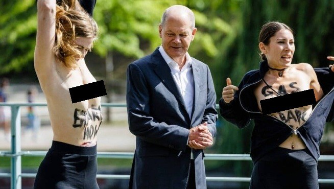 Активістки Femen влаштували протест біля канцлера Німеччини, вимагаючи газового ембарго