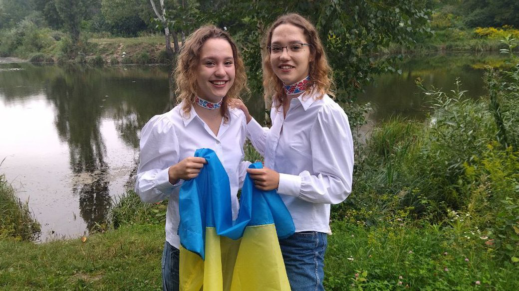 «Перше, що поклали до валізи – прапор», – сестри із Сєвєродонецька розповіли, як опинилися у Луцьку (відео)