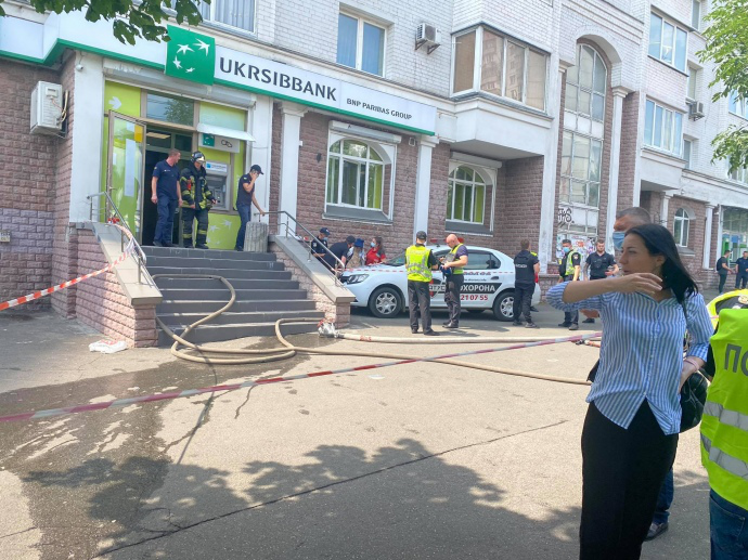58-річну жінку підозрюють у викраденні понад 1,9 млн грн зі сховища банку у Львові