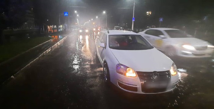 У Луцьку Volkswagen збив 58-річну жінку на переході (фото, відео)