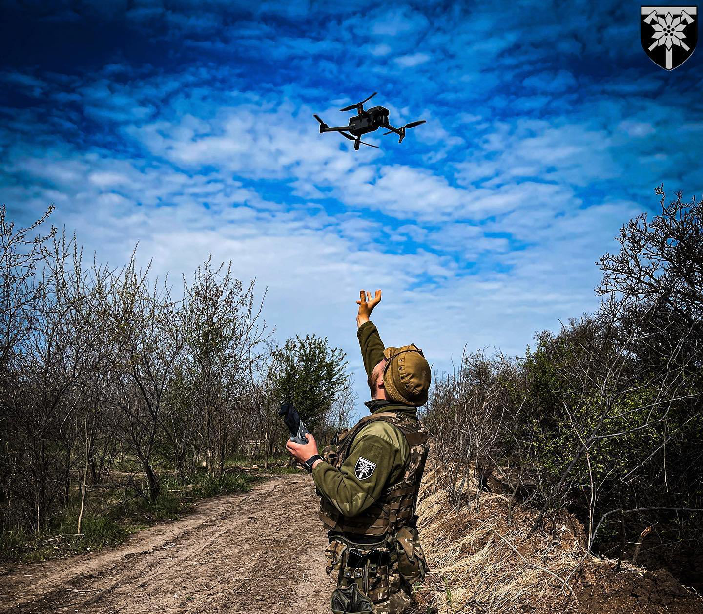 Вбиває ворога за допомогою дронів: аеророзвідника із Лища нагородили Орденом «За мужність» (фото)