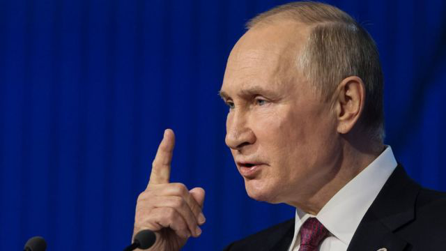 Путін хоче забирати паспорти «за фейки про війну»