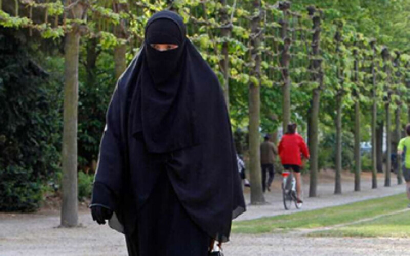 Закони про обов’язкове носіння хіджабу в Ірані не будуть скасовані