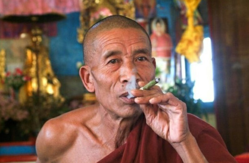 У Таїланді буддійський храм залишився без монахів, бо вони провалили тест на наркотики